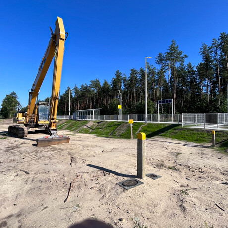 Budowa linii kolejowej z Rzeszowa na lotnisko w Jasionce [sierpień 2023] - fot 28